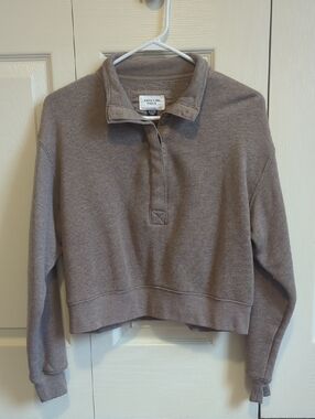 American Eagle Outfitters Cropped Pullover Sweatshirt in Light Brown